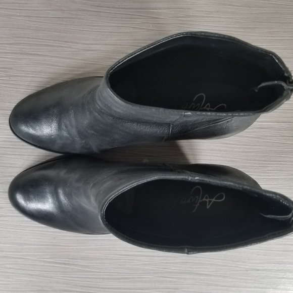 Arturo Chiang Hadley Stacked Heel Bootie, Black Leather, Womens Size 8 M - Picture 10 of 13